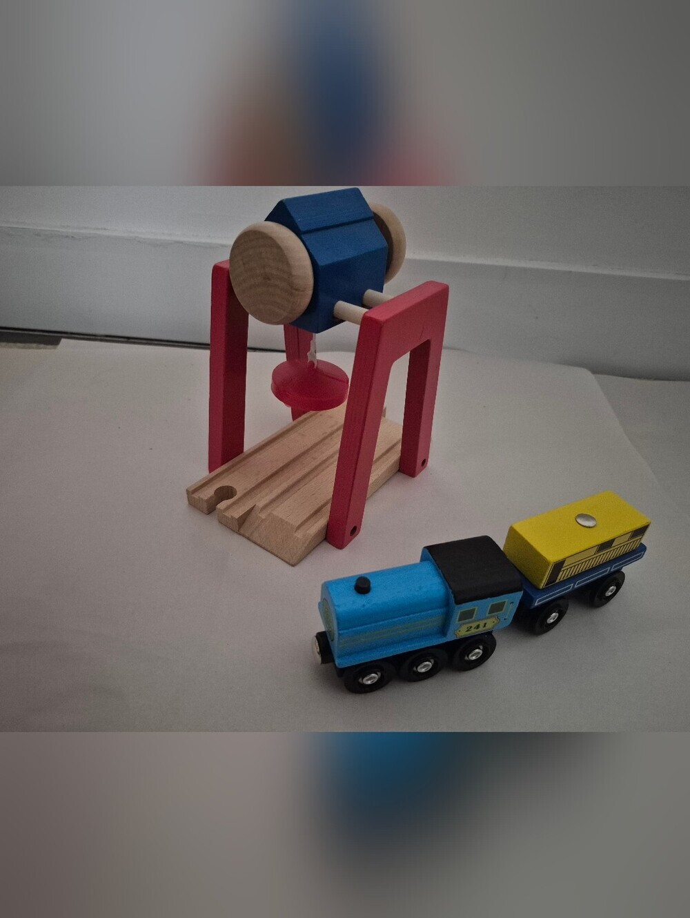 Melissa And Doug Train With Cargo Lift And Magnetic Cargo And Engine